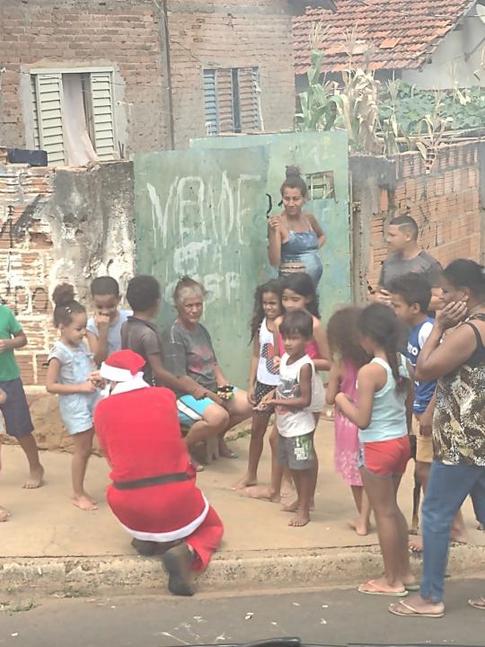 Foto 3 de 31 — Campanha Natal Solidário entrega 250 cestas básicas em Américo Brasiliense